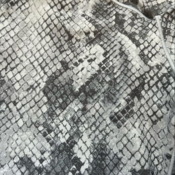 Offline by Aerie NWT 7/8 Real Me Hi-Rise Snakeskin Leggings - XS - Picture 4 of 8